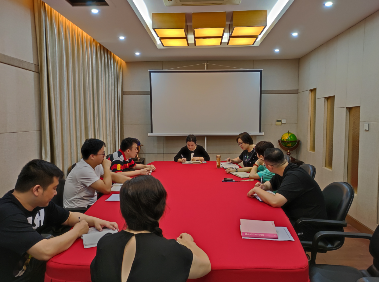   建華小貸公司召開(kāi)風(fēng)險(xiǎn)業(yè)務(wù)分析專題會(huì)議