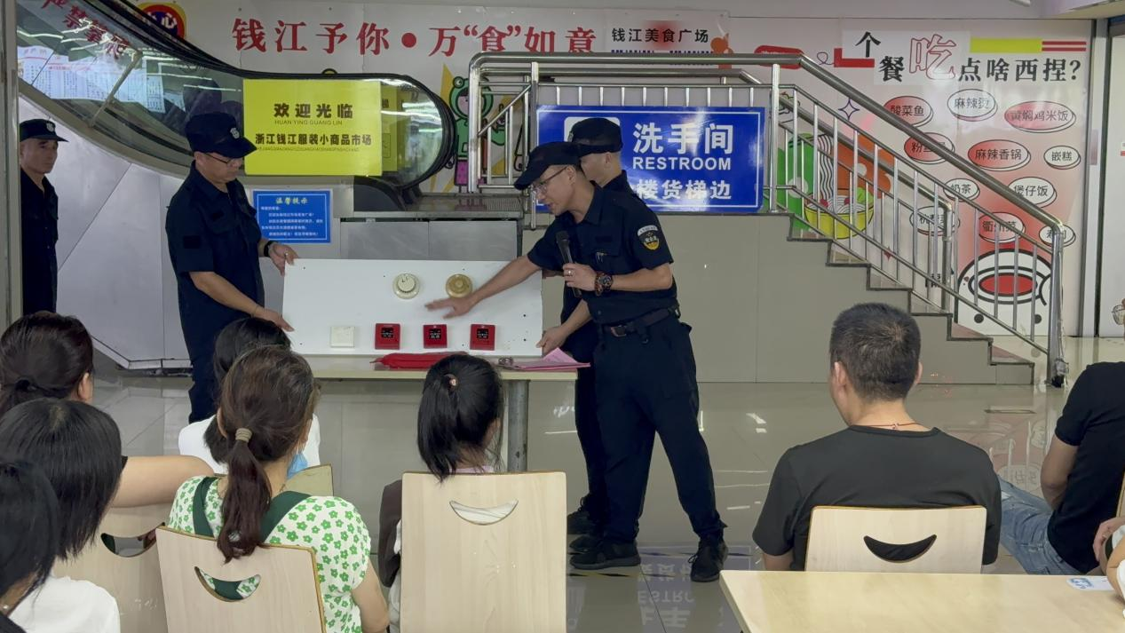 守護(hù)“煙火氣”！——錢(qián)江商城開(kāi)展美食廣場(chǎng)商戶消防安全知識(shí)培訓(xùn)